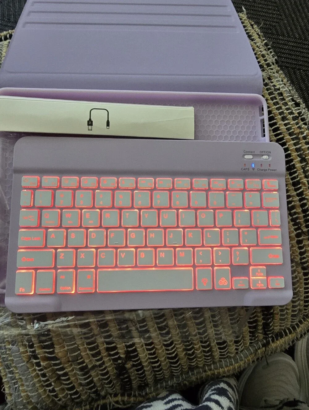 Slim Wireless Bluetooth Keyboard in Light Lavender For Ipad And Android